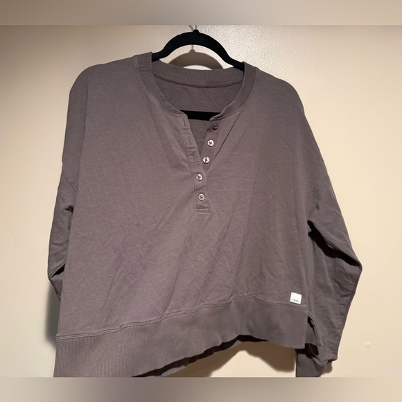 Vuori Women’s Laguna Henley - Picture 5 of 9